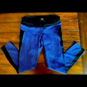 Athletic work out pant by Kirkland brands. Size M, purple and black